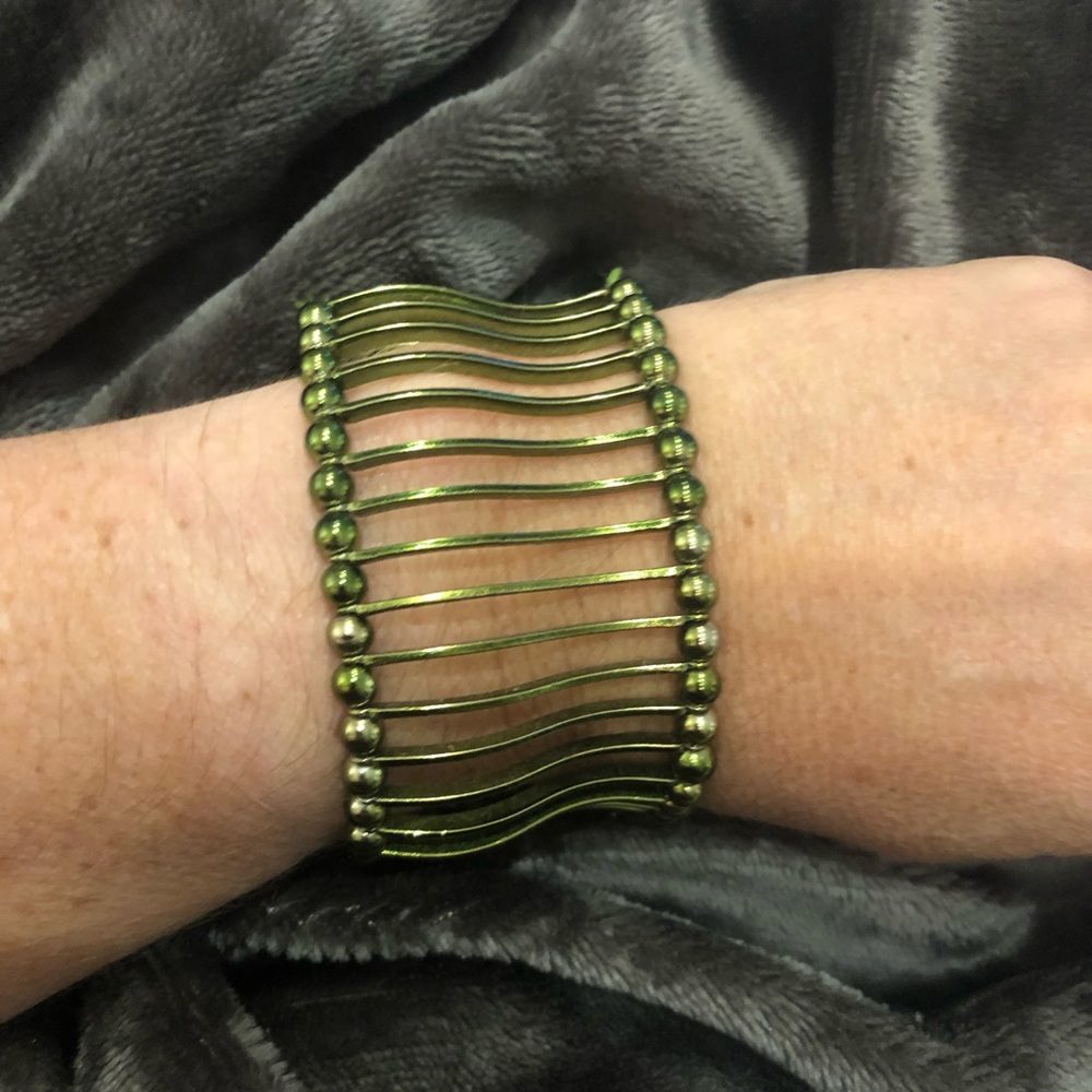 3/$20 Fashion stretch bracelet in green